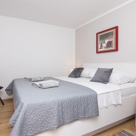 Apartman Mara Krk Town Exterior photo