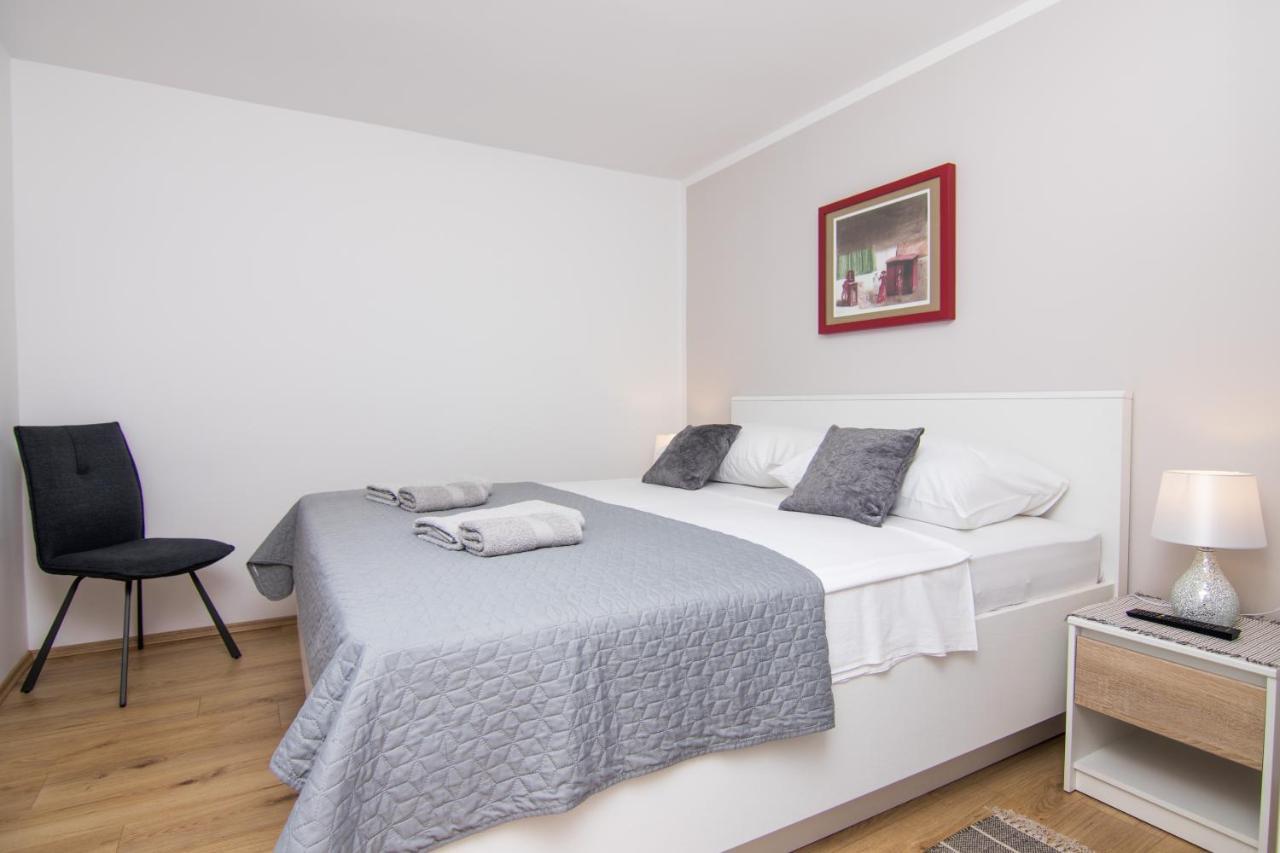 Apartman Mara Krk Town Exterior photo