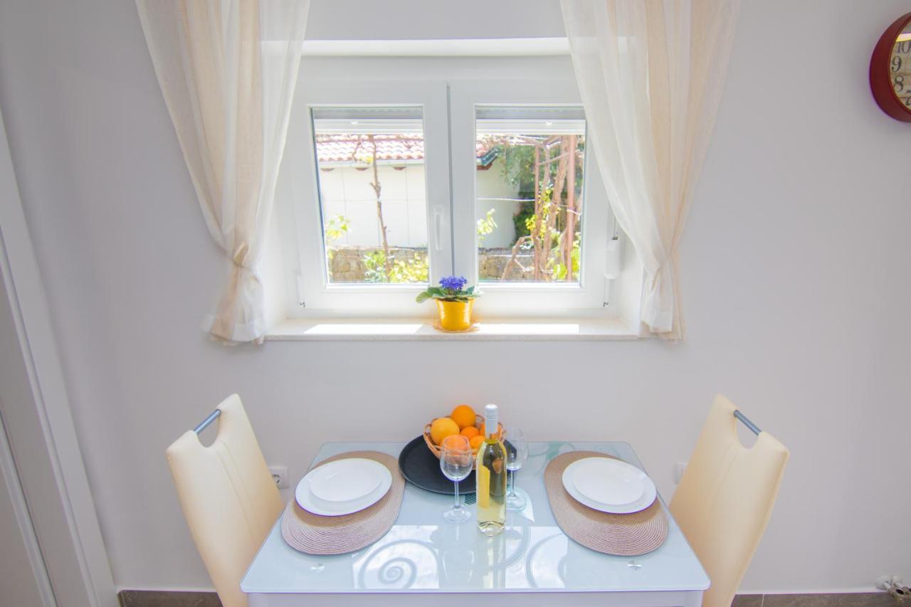 Apartman Mara Krk Town Exterior photo